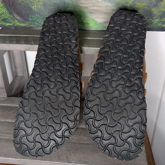 Birkenstocks Beige Leather Comfort Footpad - Picture 2 of 11